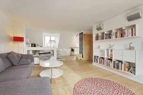 muebles de diseño danés mezcla piezas ikea con diseño original fritz hansen montana diseño danés estilo nórdico escandinavo espacio extra de almacenaje exposición distribución en L espacios diáfanos Distribución de zonas comunes en L decoración de áticos chimenea de bioetanol para separar ambientes blog decoracion interiores 