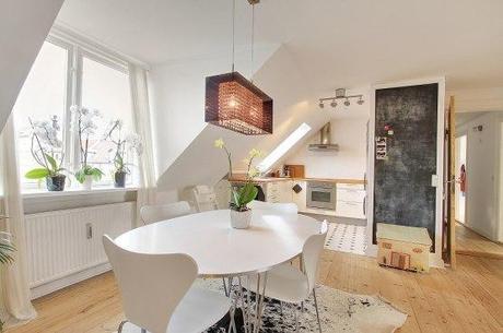 muebles de diseño danés mezcla piezas ikea con diseño original fritz hansen montana diseño danés estilo nórdico escandinavo espacio extra de almacenaje exposición distribución en L espacios diáfanos Distribución de zonas comunes en L decoración de áticos chimenea de bioetanol para separar ambientes blog decoracion interiores 