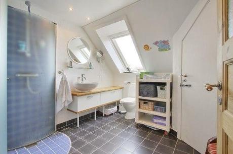 muebles de diseño danés mezcla piezas ikea con diseño original fritz hansen montana diseño danés estilo nórdico escandinavo espacio extra de almacenaje exposición distribución en L espacios diáfanos Distribución de zonas comunes en L decoración de áticos chimenea de bioetanol para separar ambientes blog decoracion interiores 