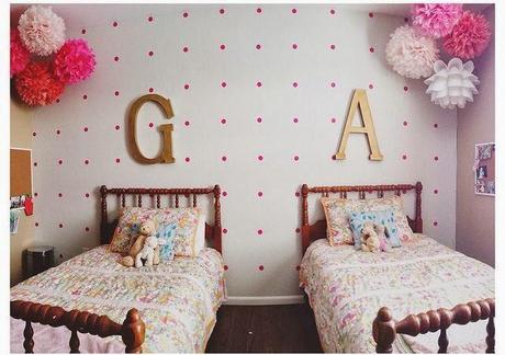 tips-deco-low-cost-decorar-pared-vacia-vinilo-dots-puntos