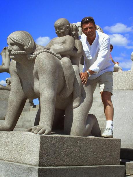 Erotismo en el parque Vigeland. Oslo.