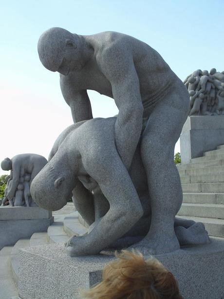 Erotismo en el parque Vigeland. Oslo.