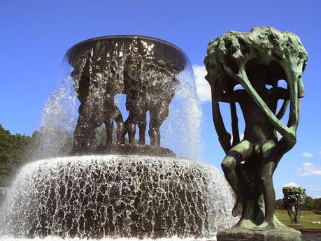 Erotismo en el parque Vigeland. Oslo.