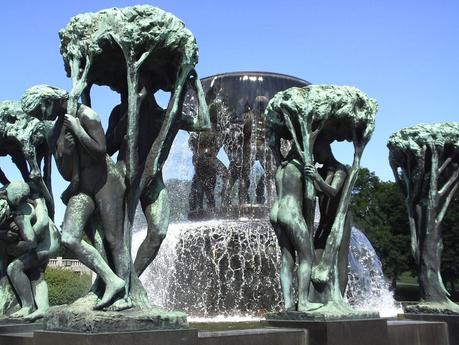 Erotismo en el parque Vigeland. Oslo.