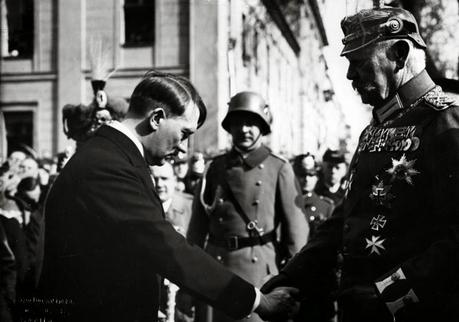 Hitler, con hache de hybris