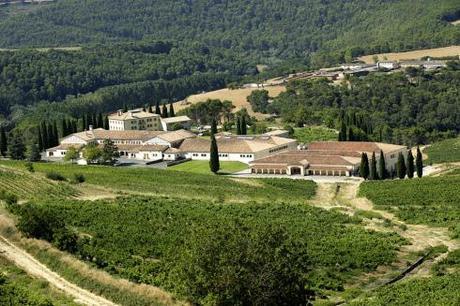 Una bodega en pleno corazón del Camino de Santiago Bodega seÒorio de Sarria, (Puente La Reina,2006)