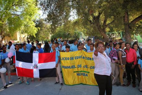 Marchan en Neiba contra violencia a la mujer.