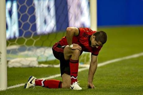 xel-chicharo-hernandez-salio-tocado-y-no-pudo-terminar-el-partido-0.jpg.pagespeed.ic.wovnPt9aJn