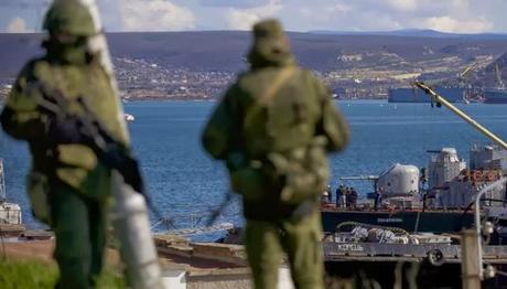 la-proxima-guerra-rusia-hunde-un-barco-en-la-salida-del-puerto-sebastopol-impedir-salida-barcos-ucrania