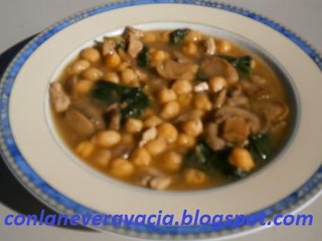 conlaneveravacia.blogspot.com GARBANZOS CON ESPINACAS POLLO Y CHAMPIÑONES