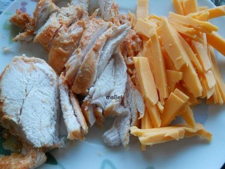 Sandwich de pollo con queso y champignones