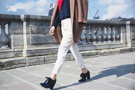 WHITE_TROUSERS-HAT-SCARF-BLUE-CAMEL_COAT-PFW-STREET_STYLE-37