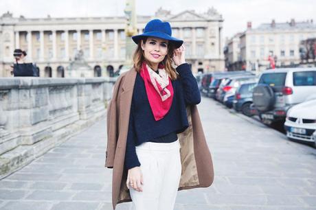 WHITE_TROUSERS-HAT-SCARF-BLUE-CAMEL_COAT-PFW-STREET_STYLE-39