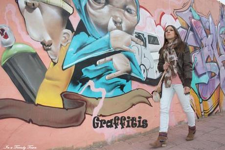 Outfit: Graffitis OUTFIT ROSA MARRON 4 LOGO