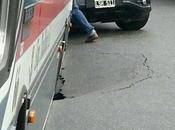 colectivo, "tragado" asfalto Bajo porteño