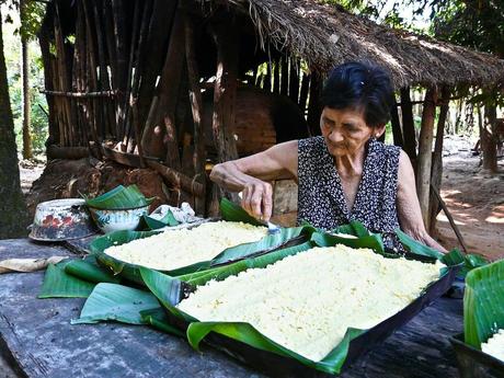 Preparando chipa guasu en el campo Foto de Abriles_ en Flickr