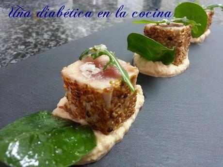 Atún con costra de sésamo y praliné salado de almendras