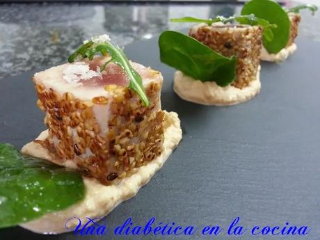Atún con costra de sésamo y praliné salado de almendras