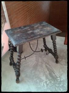 Mesita Neorrenacentista