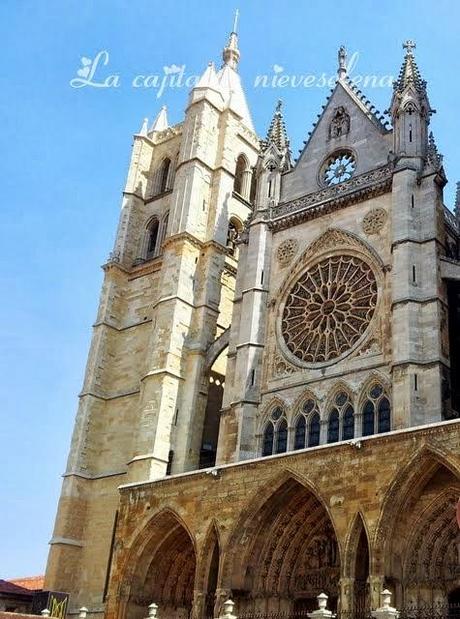 Señorio de Mogroviejo y un aperitivo en León