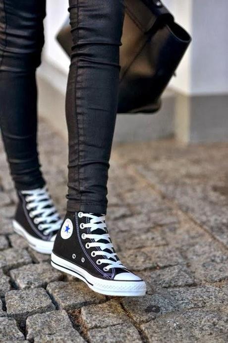 STREET STYLE INSPIRATION; WAYS TO WEAR CONVERSE SNEAKERS.-