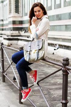 STREET STYLE INSPIRATION; WAYS TO WEAR CONVERSE SNEAKERS.-