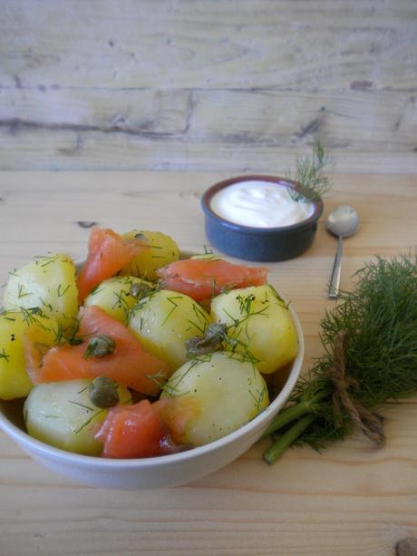 Ensalada de patatas y salmón marinado