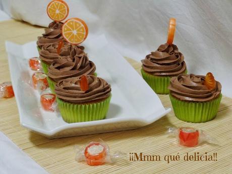 CUPCAKES DE NARANJA CON COBERTURA DE CHOCOLATE