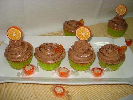 CUPCAKES DE NARANJA CON COBERTURA DE CHOCOLATE
