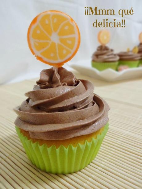 CUPCAKES DE NARANJA CON COBERTURA DE CHOCOLATE