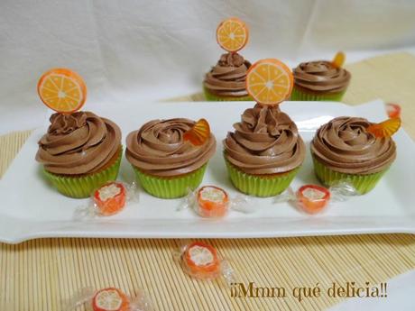 CUPCAKES DE NARANJA CON COBERTURA DE CHOCOLATE