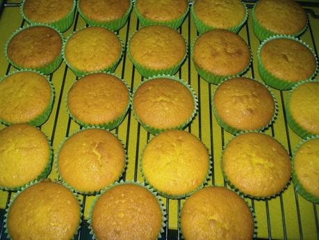 CUPCAKES DE NARANJA CON COBERTURA DE CHOCOLATE