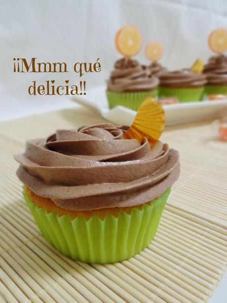 CUPCAKES DE NARANJA CON COBERTURA DE CHOCOLATE