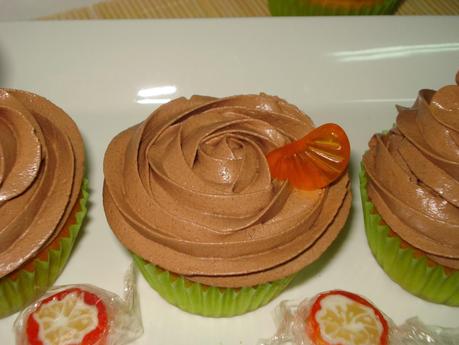 CUPCAKES DE NARANJA CON COBERTURA DE CHOCOLATE