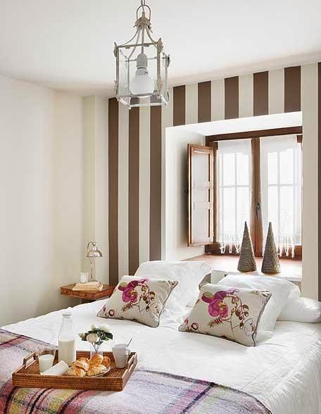 Casa Espanola con Muros de Piedra