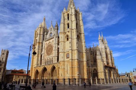 Oasap: Vintage Jacquard dress and a special vintage watch