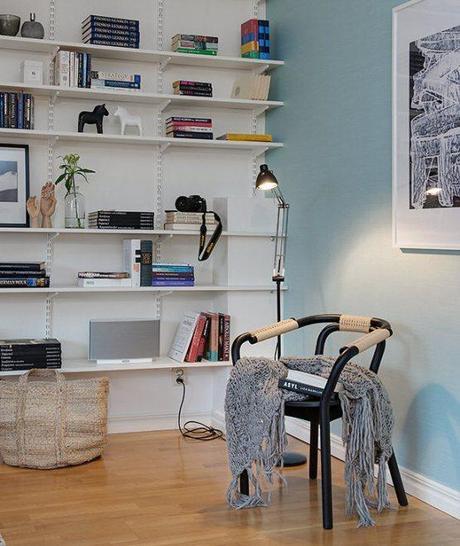 ventanales en arco Estilo nórdico con toques de azul estilo nórdico decoración interiores áticos decoración diáfana salón cocina decoración de salones decoración blanco madera y azul gris blog decoración nordica escandinava 