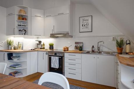 ventanales en arco Estilo nórdico con toques de azul estilo nórdico decoración interiores áticos decoración diáfana salón cocina decoración de salones decoración blanco madera y azul gris blog decoración nordica escandinava 