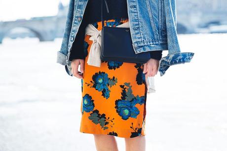 floral_skirt-topshop-orange-denim_jacket-street_style-pfw-outfit-karen_walker-celine-trio_bag-23