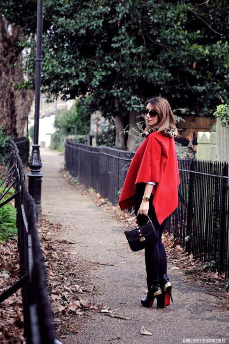 Look of the day: red cape & leo touch lovelystyle (2)