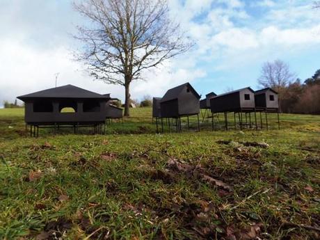 Palafitos de Javier Requejo: una oda a la penosa situación en la que vive España. 2 palafitos