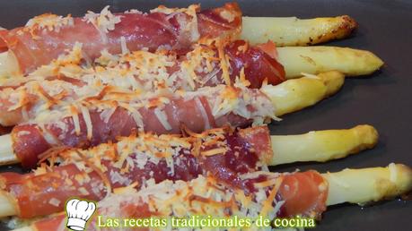 Espárragos gratinados con jamón