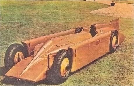 El Golden Arrow y su récord de velocidad El Golden Arrow y su récord de velocidad