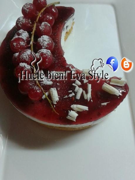 Corazones de queso con frutos rojos