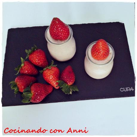 MOUSSE DE CHOCOLATE BLANCO Y FRESAS MOUSSE DE CHOCOLATE BLANCO Y FRESAS
