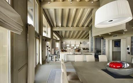 Chalet Actual con Materiales Rusticos