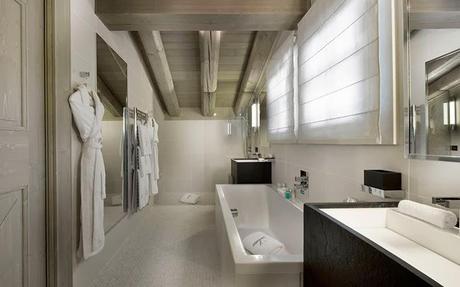 Chalet Actual con Materiales Rusticos