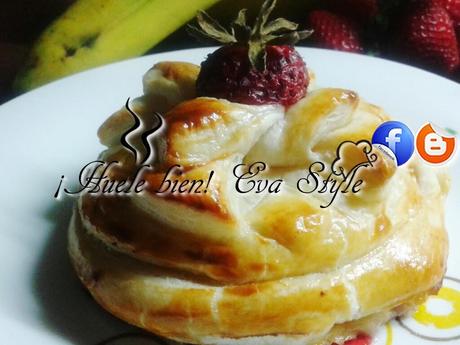 Pastel de hojaldre con requesón y frutas