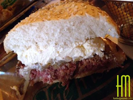 THE IRISH ROVER PUB: Las ricas hamburguesas con San Patricio.