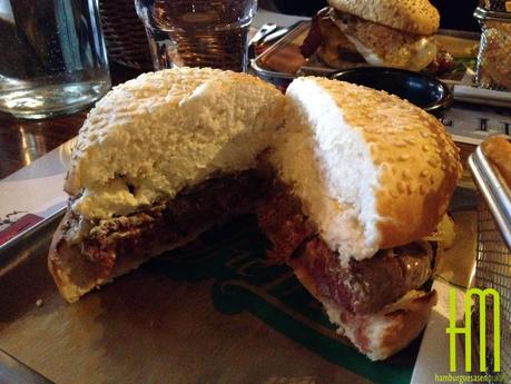 THE IRISH ROVER PUB: Las ricas hamburguesas con San Patricio.